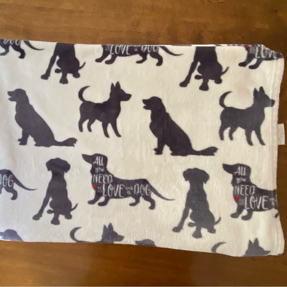 Cozy Fleece Blanket with Dog Silhouette Design